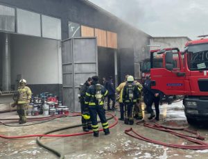 Bursa’da mobilya imalathanesinde çıkan yangın söndürüldü