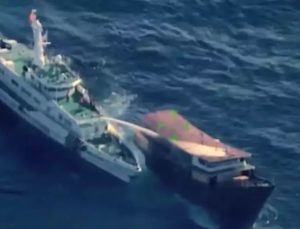 Filipinler ordusu Çin gemisinin tazyikli su sıktığı anları paylaştı