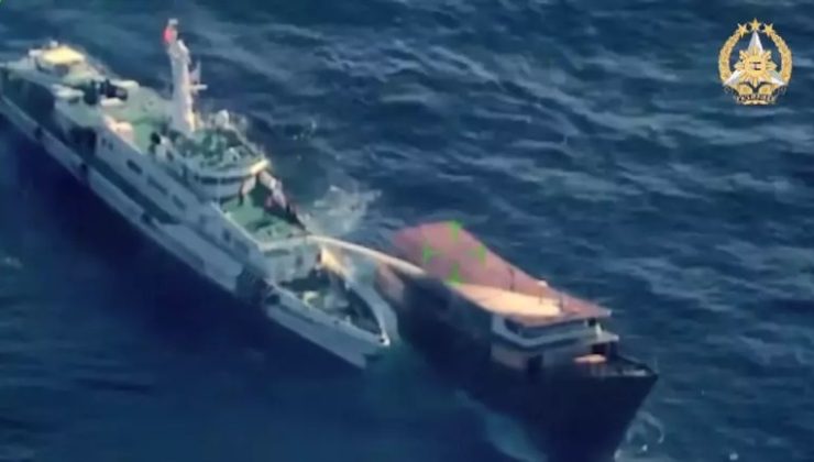 Filipinler ordusu Çin gemisinin tazyikli su sıktığı anları paylaştı