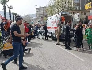 Bursa’da otomobilin çarptığı anne öldü 2 kızı yaralandı
