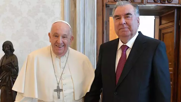 Tacikistan Cumhurbaşkanı Papa Francis ile görüştü