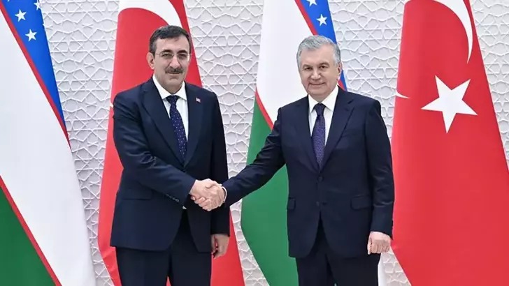 Cevdet Yılmaz Özbekistan Cumhurbaşkanı Mirziyoyev ile görüştü
